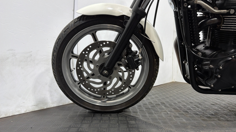 Triumph Bonneville (10MY)
